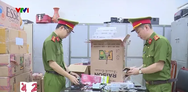 Hà Nội: Thu giữ số lượng thuốc lá nhập lậu có trị giá hơn 3 tỷ đồng - Ảnh 4. Hà Nội: Thu giữ số lượng thuốc lá nhập lậu có trị giá hơn 3 tỷ đồng - Ảnh 4.