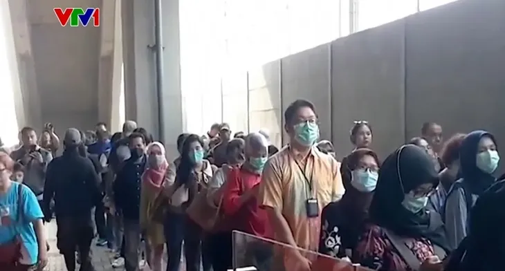 Indonesia yêu cầu người dân đeo khẩu trang trở lại - Ảnh 1. Indonesia yêu cầu người dân đeo khẩu trang trở lại - Ảnh 1.