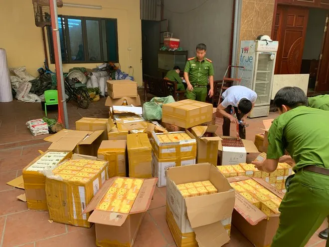Hà Nội: Thu giữ số lượng thuốc lá nhập lậu có trị giá hơn 3 tỷ đồng - Ảnh 1. Hà Nội: Thu giữ số lượng thuốc lá nhập lậu có trị giá hơn 3 tỷ đồng - Ảnh 1.