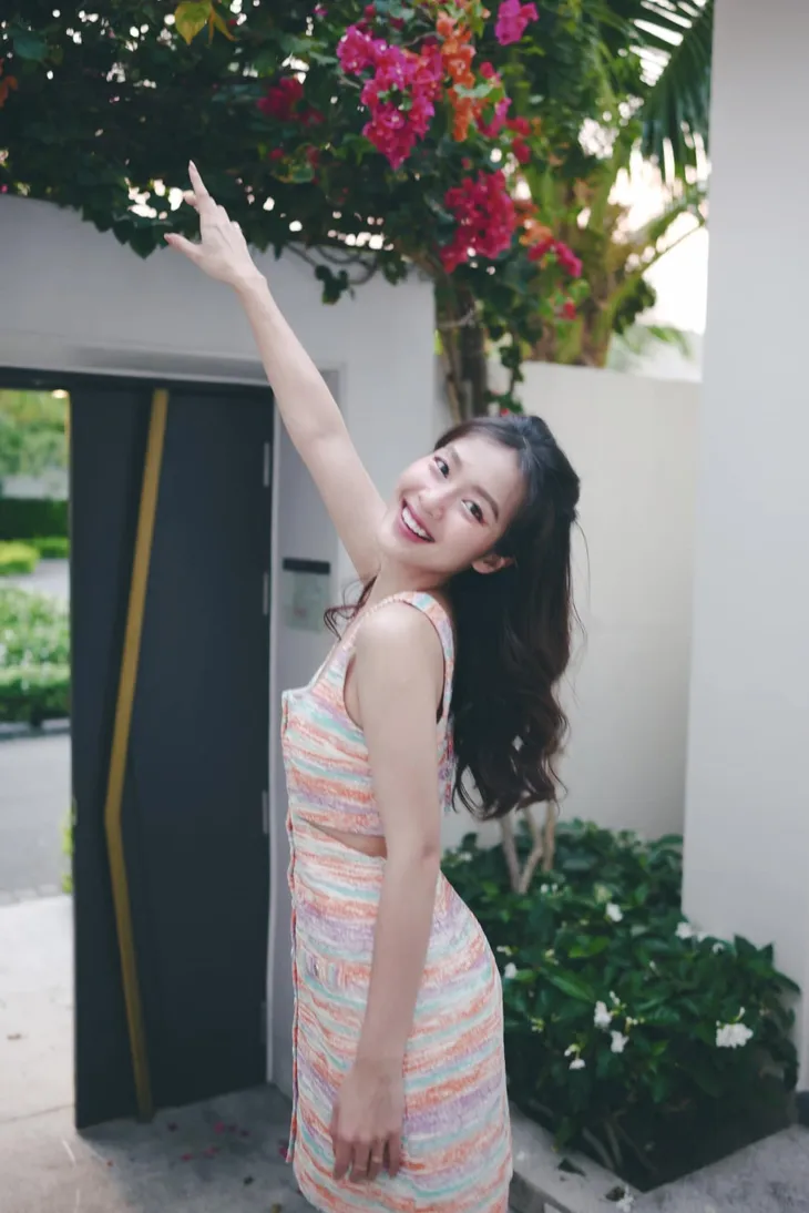 Khả Ngân bất ngờ với tiết trời Hà Nội - Ảnh 11. Khả Ngân bất ngờ với tiết trời Hà Nội - Ảnh 11.