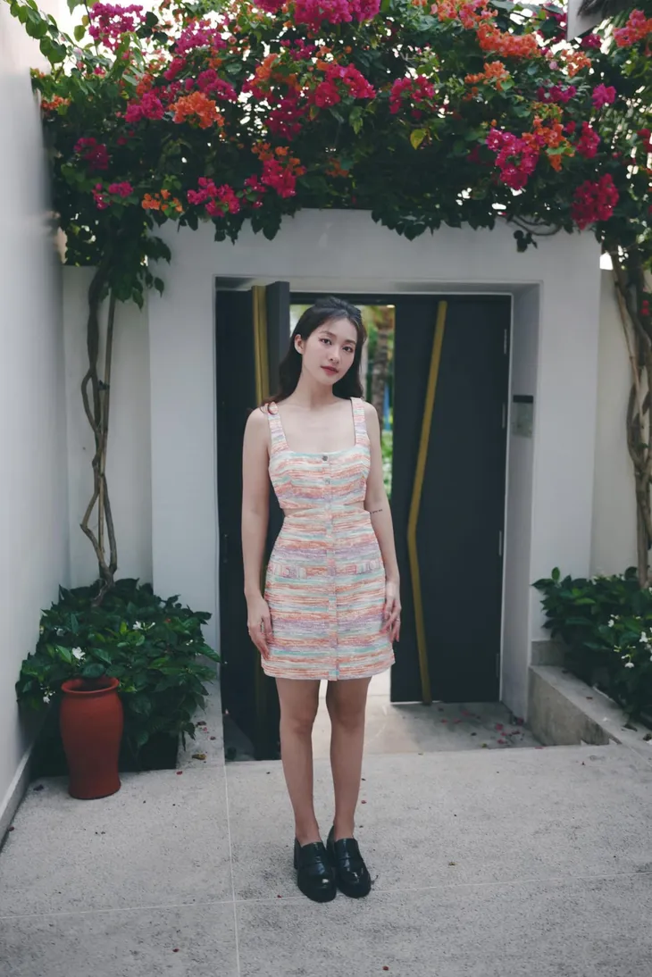 Khả Ngân bất ngờ với tiết trời Hà Nội - Ảnh 12. Khả Ngân bất ngờ với tiết trời Hà Nội - Ảnh 12.