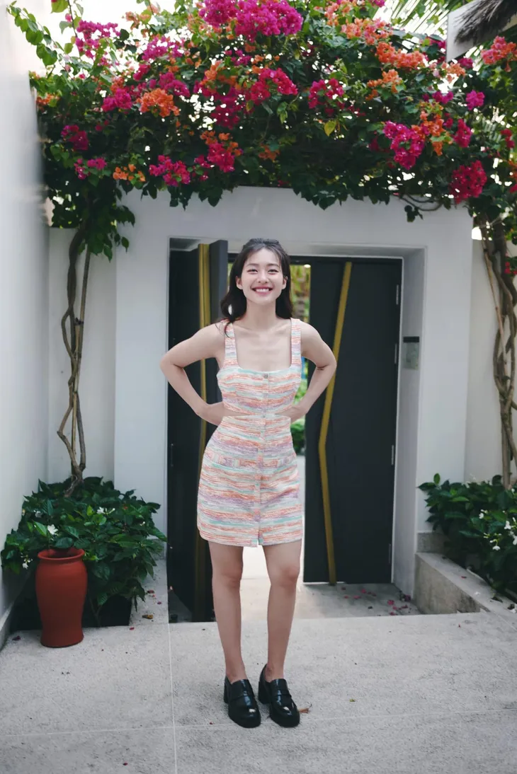 Khả Ngân bất ngờ với tiết trời Hà Nội - Ảnh 13. Khả Ngân bất ngờ với tiết trời Hà Nội - Ảnh 13.