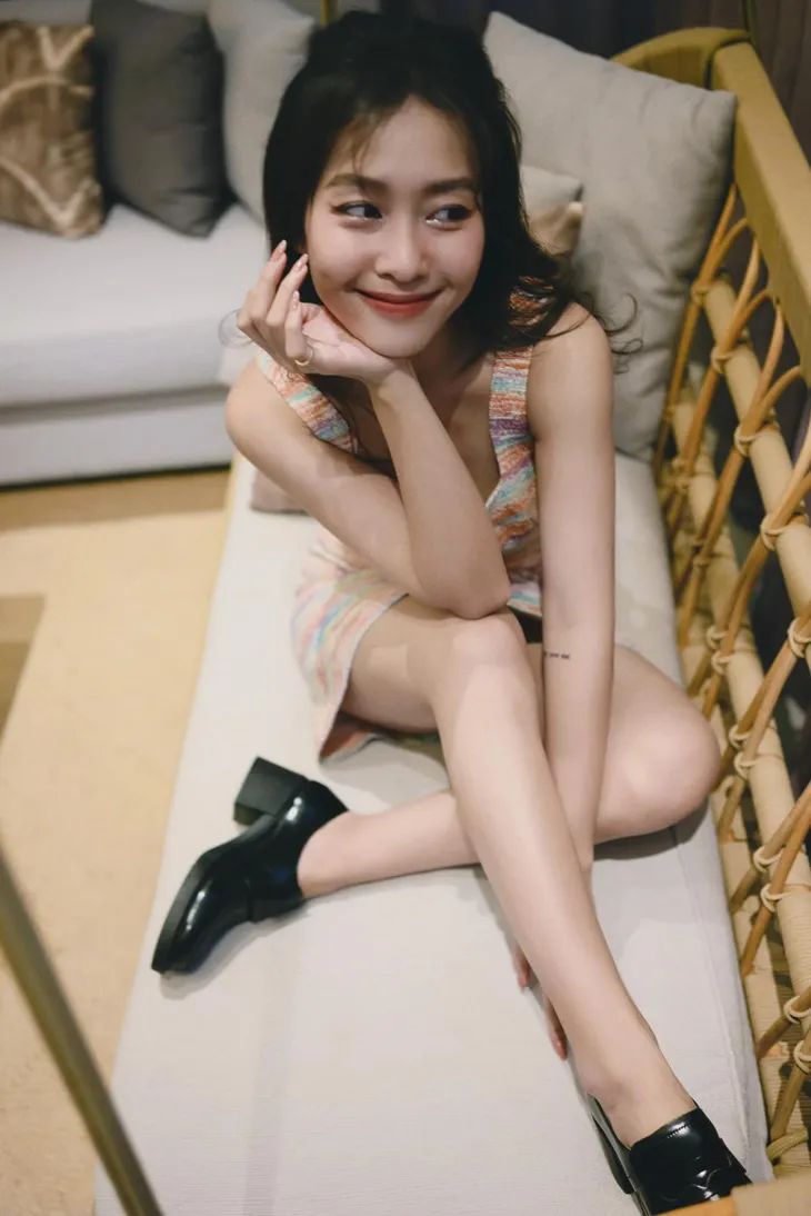 Khả Ngân bất ngờ với tiết trời Hà Nội - Ảnh 3. Khả Ngân bất ngờ với tiết trời Hà Nội - Ảnh 3.