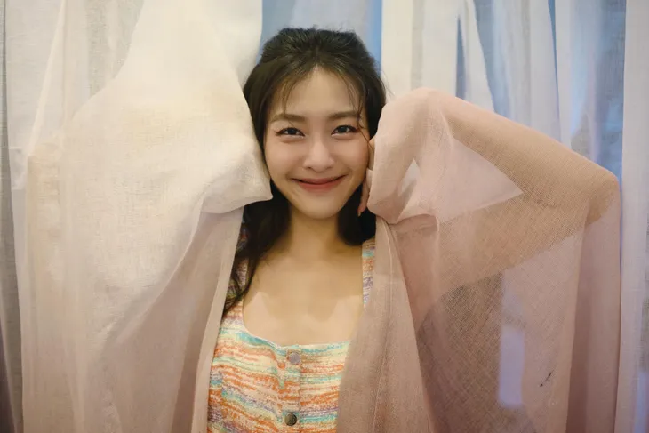 Khả Ngân bất ngờ với tiết trời Hà Nội - Ảnh 7. Khả Ngân bất ngờ với tiết trời Hà Nội - Ảnh 7.
