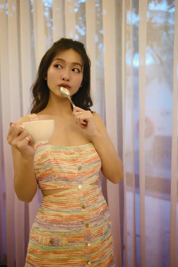 Khả Ngân bất ngờ với tiết trời Hà Nội - Ảnh 8. Khả Ngân bất ngờ với tiết trời Hà Nội - Ảnh 8.