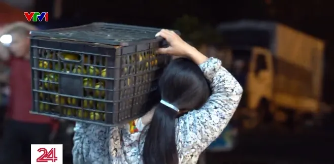 Những chuyện đời dưới chân cầu Long Biên - Ảnh 2. Những chuyện đời dưới chân cầu Long Biên - Ảnh 2.