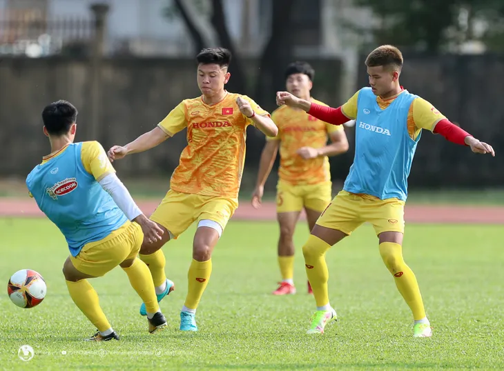 U22 Việt Nam căng sức tập luyện hướng tới trận ra quân tại SEA Games 32 - Ảnh 3. U22 Việt Nam căng sức tập luyện hướng tới trận ra quân tại SEA Games 32 - Ảnh 3.