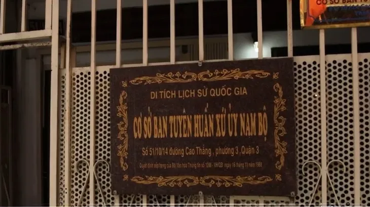 Những tờ báo biết bay - Ảnh 1. Những tờ báo biết bay - Ảnh 1.
