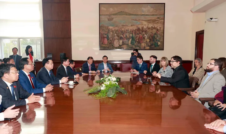 Chủ tịch Quốc hội Vương Đình Huệ tiếp quyền Thị trưởng thành phố Montevideo - Ảnh 1. Chủ tịch Quốc hội Vương Đình Huệ tiếp quyền Thị trưởng thành phố Montevideo - Ảnh 1.