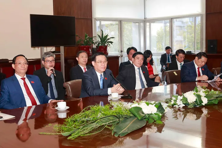Chủ tịch Quốc hội Vương Đình Huệ tiếp quyền Thị trưởng thành phố Montevideo - Ảnh 3. Chủ tịch Quốc hội Vương Đình Huệ tiếp quyền Thị trưởng thành phố Montevideo - Ảnh 3.