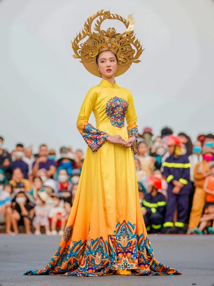 Thành phố Đồng Hới rực rỡ sắc màu lễ hội - Ảnh 11. Thành phố Đồng Hới rực rỡ sắc màu lễ hội - Ảnh 11.