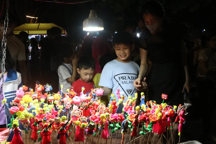 Khai trương phố đi bộ - chợ đêm đầu tiên tại Hải Dương - Ảnh 1. Khai trương phố đi bộ - chợ đêm đầu tiên tại Hải Dương - Ảnh 1.