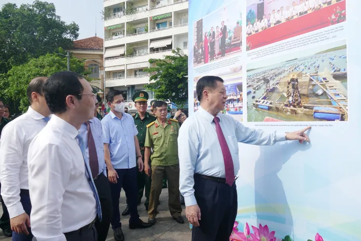 Triển lãm ảnh Tự hào một dải biên cương - Ảnh 2. Triển lãm ảnh Tự hào một dải biên cương - Ảnh 2.