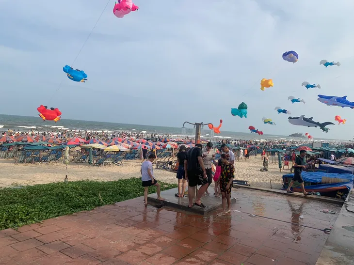 Vũng Tàu: Đón gần 60.000 du khách ngày đầu nghỉ lễ 30/4-1/5 - Ảnh 1. Vũng Tàu: Đón gần 60.000 du khách ngày đầu nghỉ lễ 30/4-1/5 - Ảnh 1.