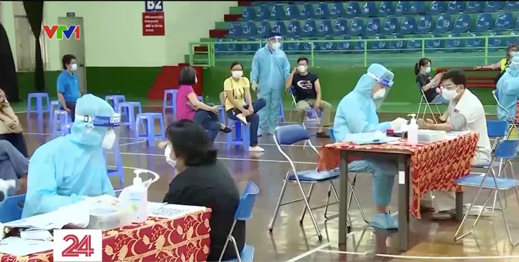 TP Hồ Chí Minh tổ chức 56 điểm tiêm vaccine COVID-19 - Ảnh 1. TP Hồ Chí Minh tổ chức 56 điểm tiêm vaccine COVID-19 - Ảnh 1.
