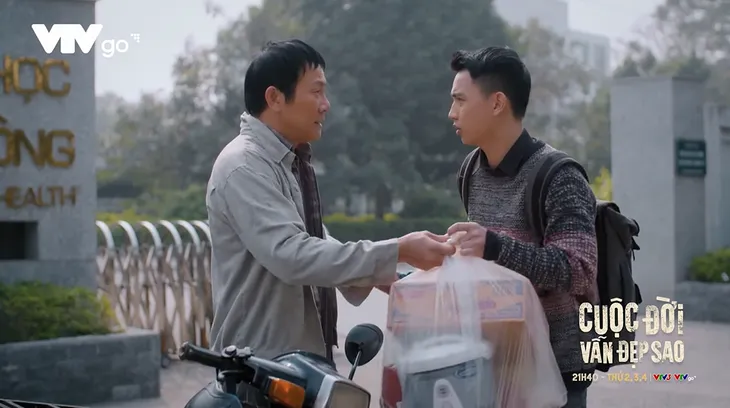 Cuộc đời vẫn đẹp sao - Tập 1: Thạch xấu hổ vì có bố làm cửu vạn - Ảnh 4. Cuộc đời vẫn đẹp sao - Tập 1: Thạch xấu hổ vì có bố làm cửu vạn - Ảnh 4.