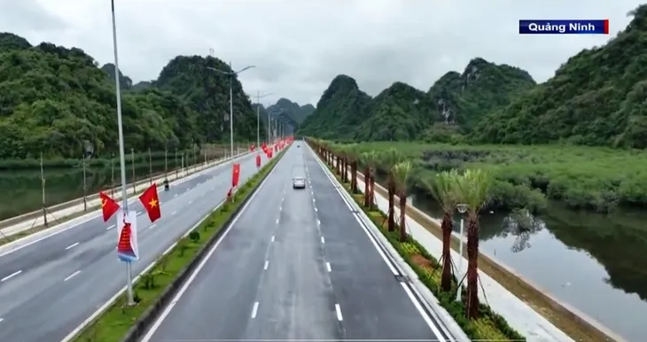 Khánh thành tuyến đường bao biển Hạ Long - Cẩm Phả - Ảnh 2. Khánh thành tuyến đường bao biển Hạ Long - Cẩm Phả - Ảnh 2.