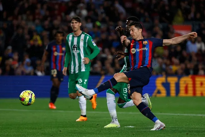 Real Madrid hạ gục Almeria, tiếp tục bám đuổi Barca - Ảnh 4. Real Madrid hạ gục Almeria, tiếp tục bám đuổi Barca - Ảnh 4.