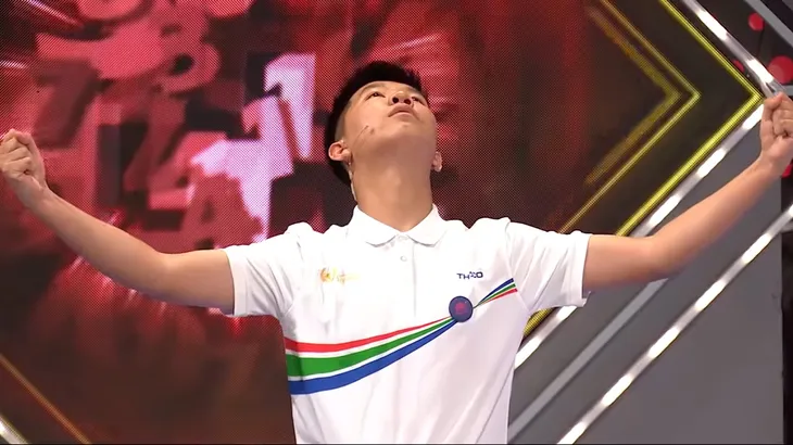 Đường lên đỉnh Olympia 23: Nam sinh Thanh Hóa giành vé đầu tiên thi Quý III đầy ngoạn mục - Ảnh 2. Đường lên đỉnh Olympia 23: Nam sinh Thanh Hóa giành vé đầu tiên thi Quý III đầy ngoạn mục - Ảnh 2.