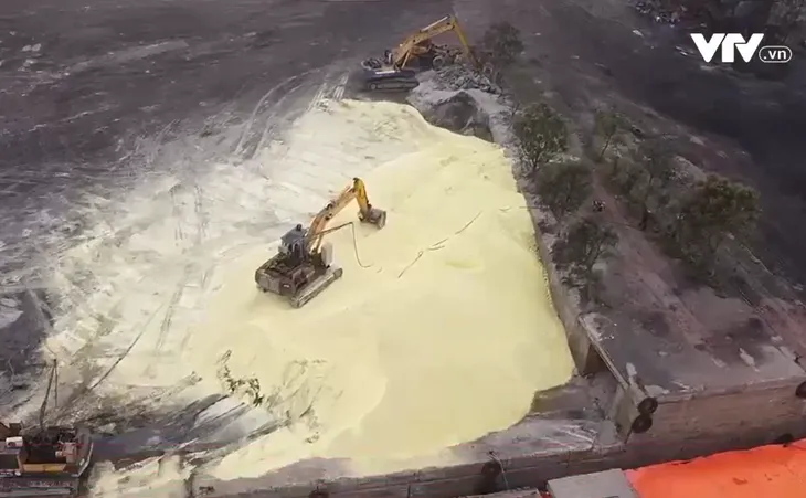 Phát hiện bãi lưu huỳnh lộ thiên ngay tại Hà Nội - Ảnh 1. Phát hiện bãi lưu huỳnh lộ thiên ngay tại Hà Nội - Ảnh 1.