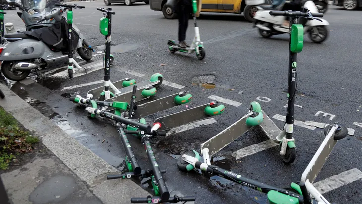 Người dân Pháp nhất trí cấm xe scooter điện - Ảnh 1. Người dân Pháp nhất trí cấm xe scooter điện - Ảnh 1.