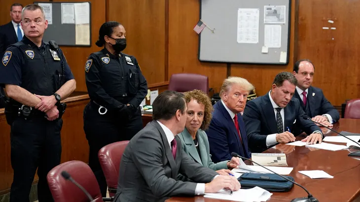 Cựu Tổng thống Trump tuyên bố can thiệp bầu cử đứng sau các cáo buộc hình sự - Ảnh 1. Cựu Tổng thống Trump tuyên bố can thiệp bầu cử đứng sau các cáo buộc hình sự - Ảnh 1.