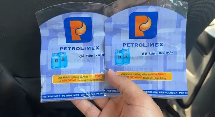 Quảng Bình: Phát hiện đường dây nghi gas giả, kho hàng là chuồng gà - Ảnh 5. Quảng Bình: Phát hiện đường dây nghi gas giả, kho hàng là chuồng gà - Ảnh 5.