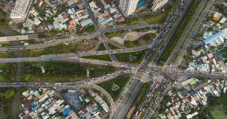 Gỡ khó cho đầu tàu kinh tế TP Hồ Chí Minh - Ảnh 2. Gỡ khó cho đầu tàu kinh tế TP Hồ Chí Minh - Ảnh 2.
