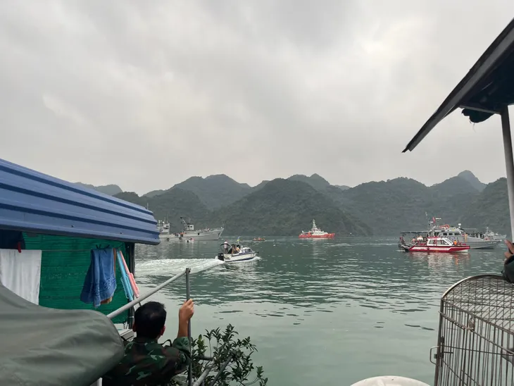 Mở rộng phạm vi tìm kiếm 2 nạn nhân còn lại trong vụ trực thăng rơi trên vịnh Hạ Long - Ảnh 2. Mở rộng phạm vi tìm kiếm 2 nạn nhân còn lại trong vụ trực thăng rơi trên vịnh Hạ Long - Ảnh 2.