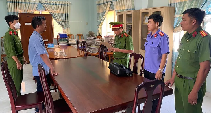 Vụ nhận hối lộ tại Đội 2, Cục Quản lý thị trường Bình Thuận: Khởi tố thêm một bị can - Ảnh 1. Vụ nhận hối lộ tại Đội 2, Cục Quản lý thị trường Bình Thuận: Khởi tố thêm một bị can - Ảnh 1.