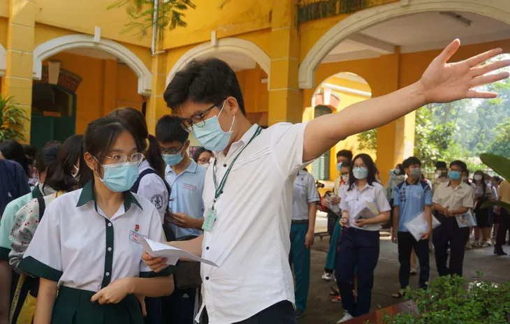 Học sinh TP Hồ Chí Minh đăng ký thi vào lớp 10 qua app - Ảnh 1. Học sinh TP Hồ Chí Minh đăng ký thi vào lớp 10 qua app - Ảnh 1.