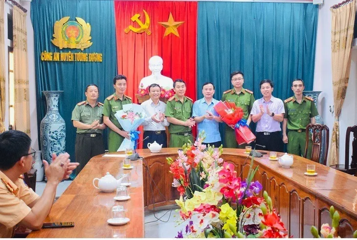 Bắt giữ đối tượng mua bán trái phép ma túy, có hành vi manh động - Ảnh 2. Bắt giữ đối tượng mua bán trái phép ma túy, có hành vi manh động - Ảnh 2.