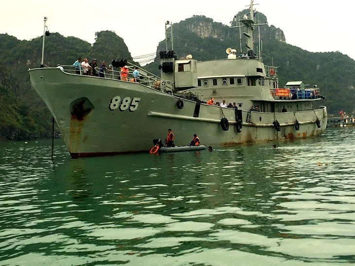Tạm dừng các dịch vụ bay ngắm cảnh bằng trực thăng sau sự cố rơi máy bay - Ảnh 1. Tạm dừng các dịch vụ bay ngắm cảnh bằng trực thăng sau sự cố rơi máy bay - Ảnh 1.