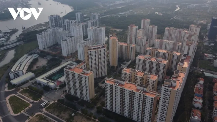 1 triệu căn nhà ở xã hội có giúp thị trường bất động sản thoát khó? - Ảnh 1. 1 triệu căn nhà ở xã hội có giúp thị trường bất động sản thoát khó? - Ảnh 1.