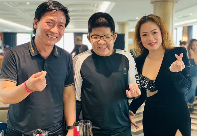 Bố con NSƯT Quốc Tuấn hào hứng trải nghiệm Hạ Long - Ảnh 3. Bố con NSƯT Quốc Tuấn hào hứng trải nghiệm Hạ Long - Ảnh 3.