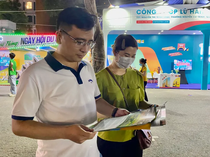 Người dân săn tour giá rẻ tại Ngày hội Du Lịch TP Hồ Chí Minh - Ảnh 3. Người dân săn tour giá rẻ tại Ngày hội Du Lịch TP Hồ Chí Minh - Ảnh 3.
