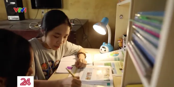 Cặp lá yêu thương: Nghị lực vượt lên số phận của cô học trò nghèo - Ảnh 1. Cặp lá yêu thương: Nghị lực vượt lên số phận của cô học trò nghèo - Ảnh 1.