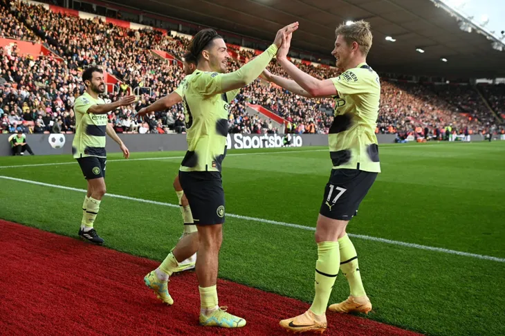 Vòng 30 Ngoại hạng Anh: Thắng dễ Southampton, Man City rút ngắn khoảng cách với Arsenal - Ảnh 1. Vòng 30 Ngoại hạng Anh: Thắng dễ Southampton, Man City rút ngắn khoảng cách với Arsenal - Ảnh 1.
