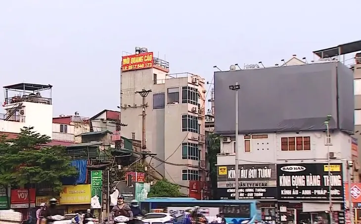 Chấn chỉnh hoạt động quảng cáo ngoài trời - Ảnh 1. Chấn chỉnh hoạt động quảng cáo ngoài trời - Ảnh 1.