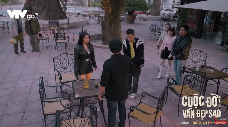 Cuộc đời vẫn đẹp sao - Tập 13: Lưu đau lòng chứng kiến con trai hết nước chấm bị làm nhục - Ảnh 4. Cuộc đời vẫn đẹp sao - Tập 13: Lưu đau lòng chứng kiến con trai hết nước chấm bị làm nhục - Ảnh 4.