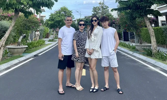 Ngô Thanh Vân kỷ niệm một năm cưới, bà xã Mạnh Trường khoe biệt thự sân vườn - Ảnh 7. Ngô Thanh Vân kỷ niệm một năm cưới, bà xã Mạnh Trường khoe biệt thự sân vườn - Ảnh 7.