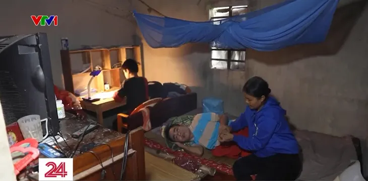 Những mảnh khuyết trong cuộc đời của cậu bé nhỏ - Ảnh 1. Những mảnh khuyết trong cuộc đời của cậu bé nhỏ - Ảnh 1.