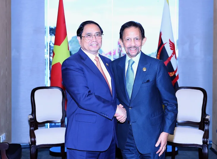 Hội nghị Cấp cao ASEAN lần thứ 42: Thủ tướng Phạm Minh Chính gặp Quốc vương Brunei Darussalam - Ảnh 1. Hội nghị Cấp cao ASEAN lần thứ 42: Thủ tướng Phạm Minh Chính gặp Quốc vương Brunei Darussalam - Ảnh 1.