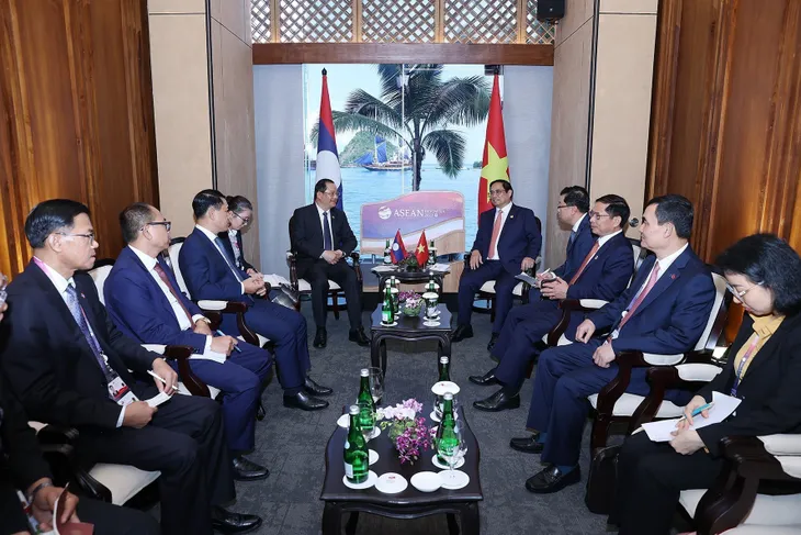 Thủ tướng Phạm Minh Chính gặp Thủ tướng Lào Sonexay Siphandone - Ảnh 2. Thủ tướng Phạm Minh Chính gặp Thủ tướng Lào Sonexay Siphandone - Ảnh 2.