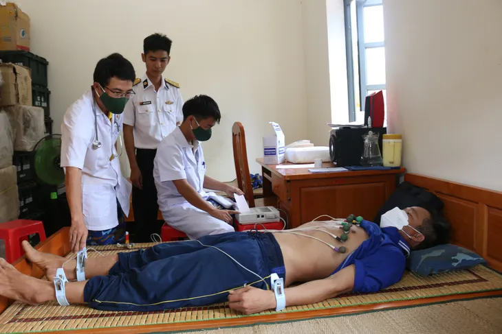 Linh hoạt lồng ghép công tác dân vận kết hợp khám chữa bệnh và tuyên truyền về IUU - Ảnh 1. Linh hoạt lồng ghép công tác dân vận kết hợp khám chữa bệnh và tuyên truyền về IUU - Ảnh 1.