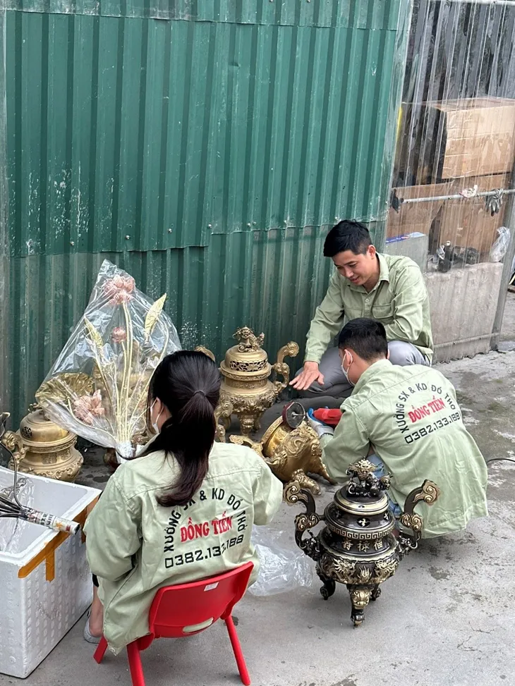 Lựa chọn gìn giữ truyền thống đúc đồng: Nỗ lực không ngừng để thành công - Ảnh 1.