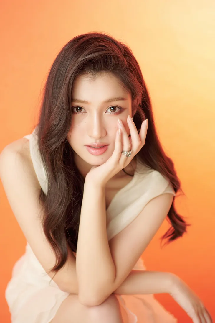 Á hậu Phương Nhi lạ lẫm trong bộ ảnh mới - Ảnh 5. Á hậu Phương Nhi lạ lẫm trong bộ ảnh mới - Ảnh 5.