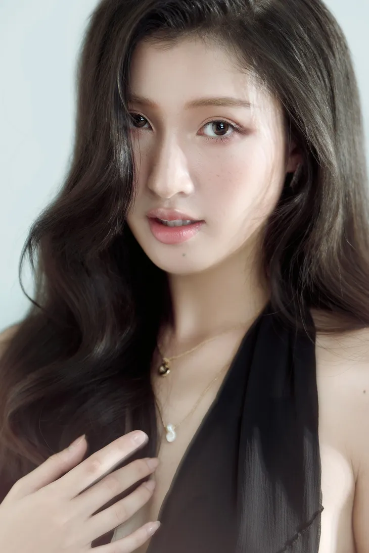 Á hậu Phương Nhi lạ lẫm trong bộ ảnh mới - Ảnh 2. Á hậu Phương Nhi lạ lẫm trong bộ ảnh mới - Ảnh 2.