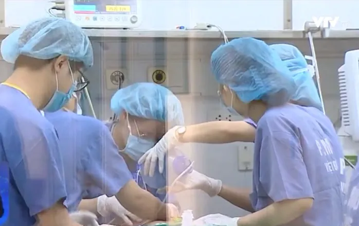 Nghề điều dưỡng: Áp lực cao, đãi ngộ chưa tương xứng - Ảnh 1. Nghề điều dưỡng: Áp lực cao, đãi ngộ chưa tương xứng - Ảnh 1.