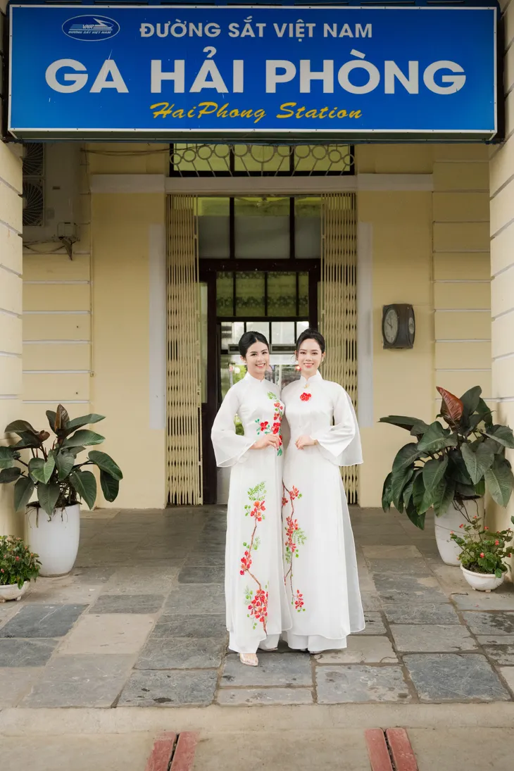 Hoa hậu Mai Phương, Ngọc Hân quảng bá cho Lễ hội Hoa phượng đỏ - Ảnh 4.